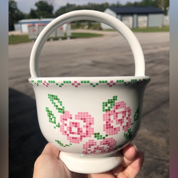 Cross Stitch pattern Basket Ceramic Planter trinket dish with handles Portugal🩷 - Picture 6 of 11